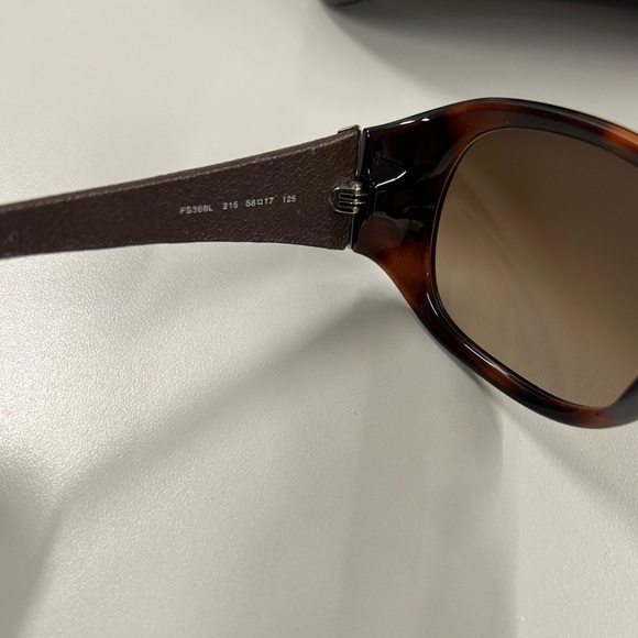 Fendi vintage sunglasses in like new condition. - Picture 4 of 8